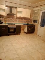 appartement-location-f5-alger-mahelma-algerie