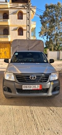 السيارات-النفعية-toyota-hilux-2015-عزابة-سكيكدة-الجزائر