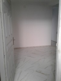 شقة-كراء-3-غرف-سكيكدة-الجزائر