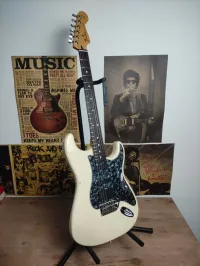 Guitare Fender stratocaster Mexicaine customisé kit Emg luke