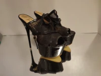 pleaser à sangle