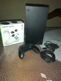 XBOX SERIES X + 2 MANETTES  + CD FIFA23