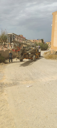 materiaux-de-construction-grue-a-tour-saez-oran-algerie