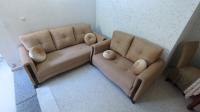 الأرائك-و-الكنب-ensemble-salon-complet-canape-3-places-2-beige-en-tissu-suedine-4-coussins-بابا-حسن-الجزائر