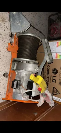 Monte charge électrique 380