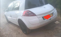 moyenne-berline-renault-megane-2-2002-babor-setif-algerie