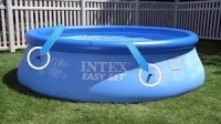 A vendre une piscine gonflable Intex 3.1m