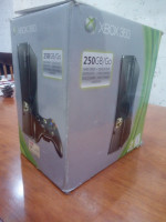 xbox-360-slim-250g-flashe-deux-manettes-avec-la-kinect-sa-boite-dar-el-beida-alger-algerie