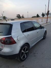 سيارات-volkswagen-golf-5-2006-بن-عبد-المالك-رمضان-مستغانم-الجزائر