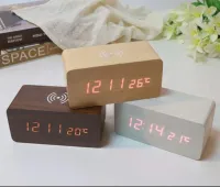 horloge LED en bois avec chargement sans fil