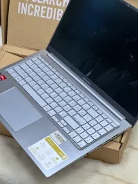 ASUS VIVOBOOK 15 M1505YA OLED AMD RYZEN 7 7730U 16GO 512GO SSD NEUF SOUS EMBALLAGE 