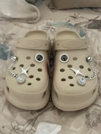 Crocs femmes + 6 pins gratuits !!!