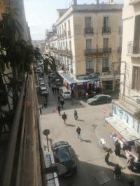 شقة-كراء-3-غرف-عنابة-الجزائر