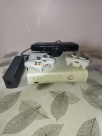 Xbox 360 fat 2 Manette avec kinect prix 18000DA