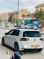 moyenne-berline-volkswagen-golf-7-2016-rline-batna-algerie