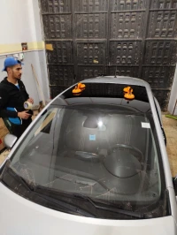 زجاج السيارات و الشاحنات 