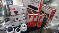 تركيب كاميرات المراقبة و أجهزة الإنذار... Installation caméra de surveillance
