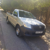 utilitaire-toyota-hilux-2015-legend-sc-4x2-oum-el-bouaghi-algerie