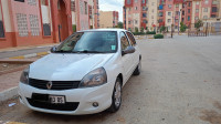 voitures-renault-clio-campus-2013-bye-batna-algerie