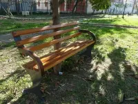 Banc public en bois et acier 