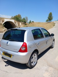 voitures-renault-clio-2013-campus-guelma-algerie