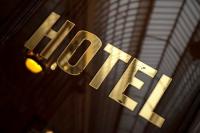 سياحة-و-تذوق-الطعام-receptionniste-hotel-تيزي-وزو-الجزائر