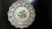 Plusieurs Assiettes anciennes de collection en faïence , porcelaine, ...  fait main signé 