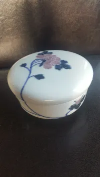 Ancienne Boîte à bijoux en porcelaine fabrication Asiatique peint à la main