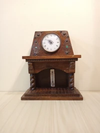 vintage thermomètre et horloge bois en forme cheminée