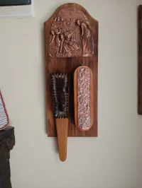 Duo de BROSSES À VÊTEMENTS Vintage sur Support Mural Bois 