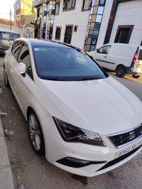 سيارات-seat-leon-2018-عنابة-الجزائر