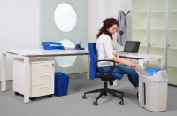 DESTRUCTEUR DE DOCUMENTS AVEC DEUX JEUX DE COUTEAUX SÉPARÉS