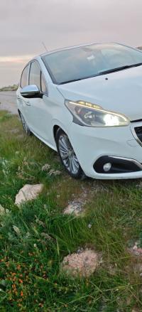 سيارات-peugeot-208-2015-allure-facelift-نقاوس-باتنة-الجزائر