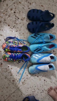 Souliers de foot balle occasion pour enfants pointure 29/30/31 venu d angleterre 