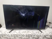 TV 40 pouces écran fissuré