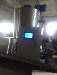 Machine à fabriquer de la glace en écailles آلة صنع الثلج المستعمل لتبريد الأسماك