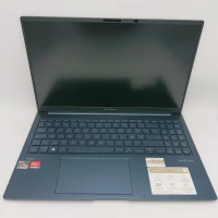 Asus zenbook 15 ( UM3504D ) Ryzen 7 7735U 32 GB DDR5 01 To SSD 15 pouces FHD  AMD Radeon Graphics