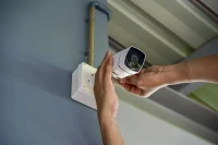 Installation caméra de surveillance et systèmes d'alarmes 