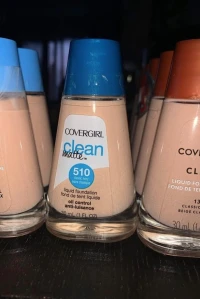 Fond de teint liquide  COVERGIRL Clean Makeup Foundation Made USA 