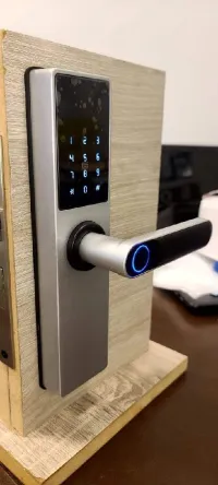 Serrure connectée TUYA