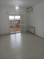 appartement-location-f4-alger-mahelma-algerie