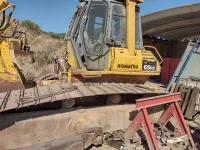 ENGINS DE TRAVAUX PUBLICS PELLE KOMATSU 211 LC 2002