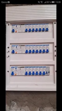 ÉLECTRICIEN 