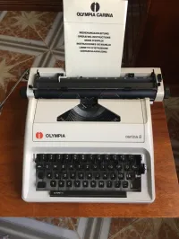 Machine à écrire de marque Olympia 
