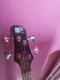 Vend guitare  basse électrique et son amplificateur