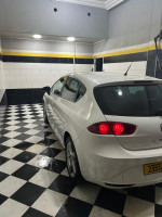 moyenne-berline-seat-leon-2011-fully-oran-algerie