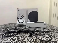 Xbox séries s (512 GB) + FC 24 + Game Pass (1 mois) + batterie Konix rechargeable