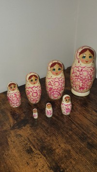 Authentiques Poupées Russes Matriochkas Semyonov - 7 Pièces - Modèle Traditionnel "Rossiyanochka"