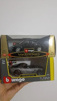 Miniature burago new beetle et viper dodge 