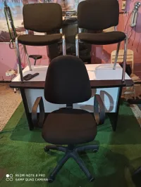 vends bureau avec chaises et fauteuil